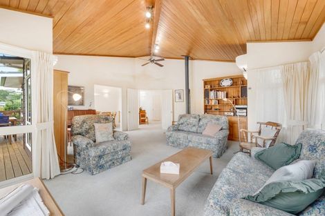 Photo of property in 18 Gibson Place, Mellons Bay, Auckland, 2014