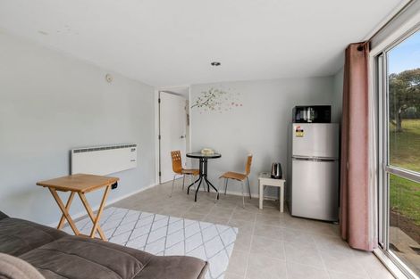 Photo of property in 415 Glenfield Road, Glenfield, Auckland, 0629