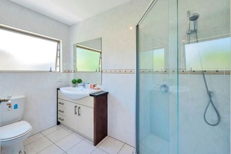 Photo of property in 60 Medallion Drive, Oteha, Auckland, 0632