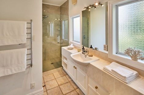 Photo of property in 4 Robieson Street, Roseneath, Wellington, 6011