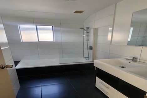 Photo of property in 30 Noeleen Street, Glenfield, Auckland, 0629