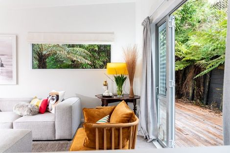 Photo of property in 21 Kopiko Way, Brooklyn, Wellington, 6021