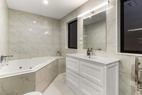 Photo of property in 76 Drumbuoy Drive, Flat Bush, Auckland, 2019