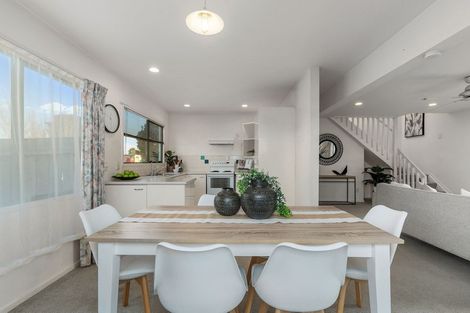 Photo of property in 2/2 School Road, Belmont, Auckland, 0622