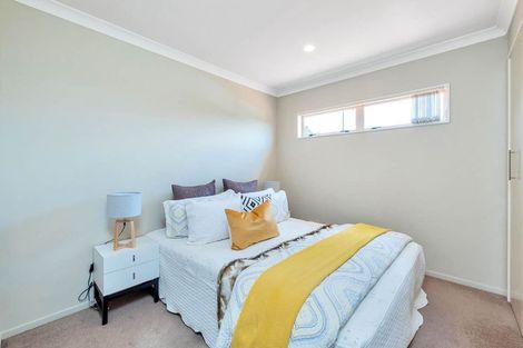 Photo of property in 60 Medallion Drive, Oteha, Auckland, 0632