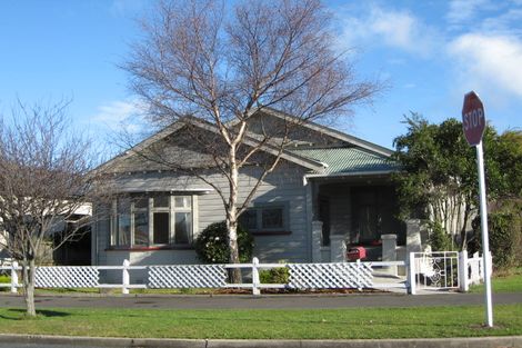 Photo of property in 2 West Avenue, Saint Clair, Dunedin, 9012