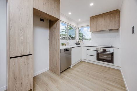 Photo of property in 60a Reelick Avenue, Pakuranga Heights, Auckland, 2010