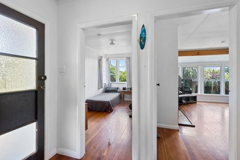 Photo of property in 9 Karaka Street, Merrilands, New Plymouth, 4312