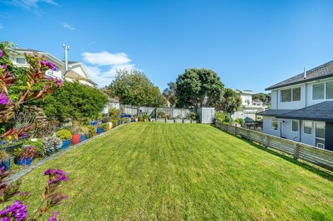 Photo of property in 12 Lanyon Place, Whitby, Porirua, 5024