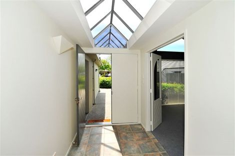 Photo of property in 29 Brockhall Lane, Avonhead, Christchurch, 8042