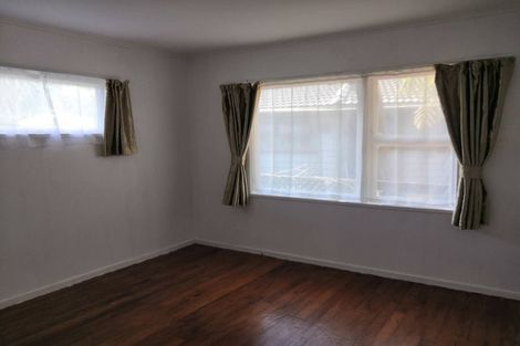 Photo of property in 30 Kingdale Road, Henderson, Auckland, 0610