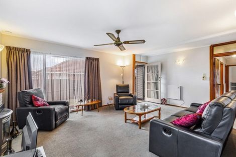 Photo of property in 32 Edwards Avenue, Henderson, Auckland, 0610