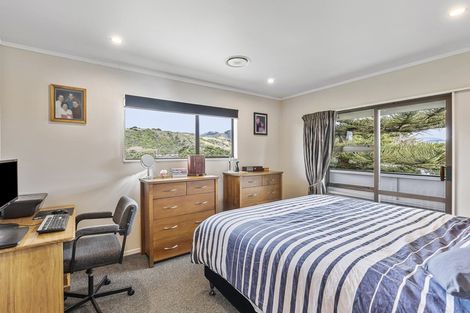 Photo of property in 2 Chilton Drive, Paraparaumu, 5032