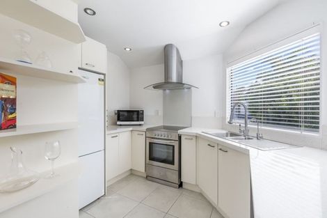 Photo of property in 6/12 Wernham Place, Northcote, Auckland, 0626