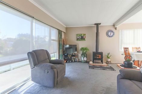 Photo of property in 5 Kowhai Street, Inglewood, 4330