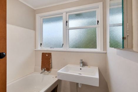 Photo of property in 33 Castor Crescent, Cannons Creek, Porirua, 5024