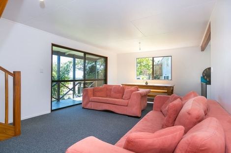 Photo of property in 3 Lindaver Grove, Merrilands, New Plymouth, 4312