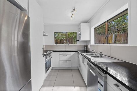 Photo of property in 2/2 Anna Watson Road, Half Moon Bay, Auckland, 2012