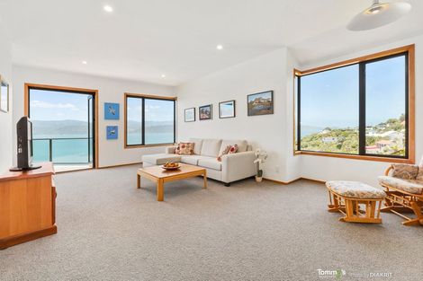 Photo of property in 20 Napier Street, Karaka Bays, Wellington, 6022