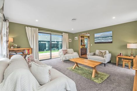 Photo of property in 43 Chris Drive, Rolleston, 7614