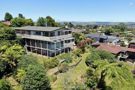 Photo of property in 10 Naera Place, Kawaha Point, Rotorua, 3010