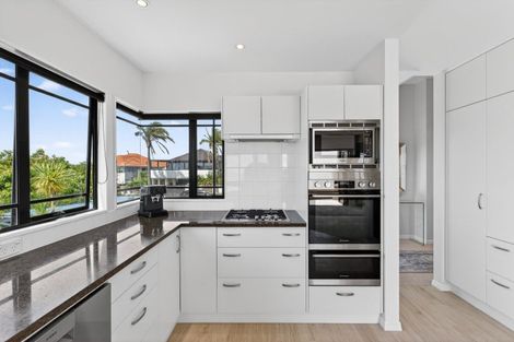 Photo of property in 5 Midway Avenue, Castor Bay, Auckland, 0620