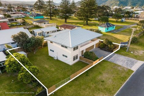 Photo of property in 102 Saint Patricks Row, Whangamata, 3620