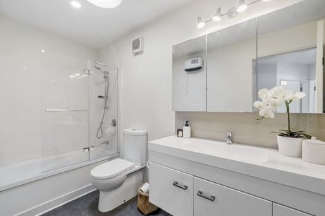 Photo of property in 2/21 Luxford Street, Berhampore, Wellington, 6023