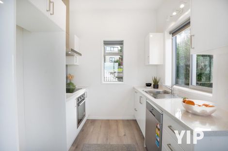 Photo of property in 4b Sunhaven Drive, Newlands, Wellington, 6037