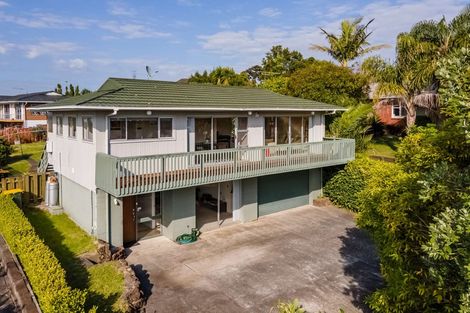 Photo of property in 19 Downsview Road, Pakuranga Heights, Auckland, 2010