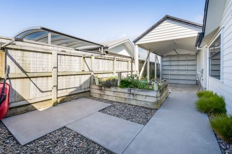 Photo of property in 6 Pebble Beach Court, Waiwhakaiho, New Plymouth, 4312