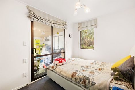 Photo of property in 2/15 Ridgewood Crescent, Birkenhead, Auckland, 0626