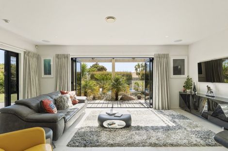 Photo of property in 49 Shelter Grove, Frankleigh Park, New Plymouth, 4310