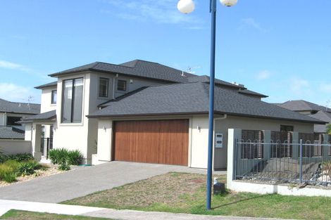Photo of property in 4 Lupetti Rise, West Harbour, Auckland, 0618
