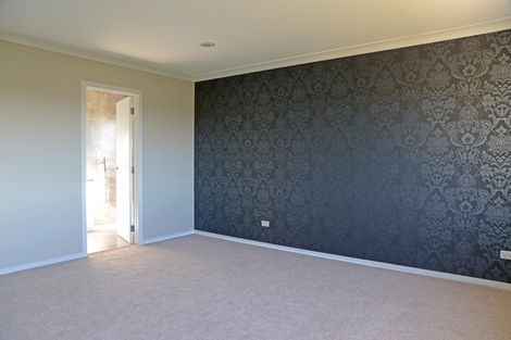 Photo of property in 3 Iwinuku Crescent, Wattle Downs, Auckland, 2103