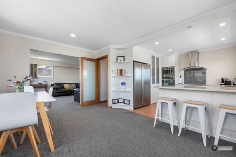 Photo of property in 30 Viewmont Drive, Harbour View, Lower Hutt, 5010