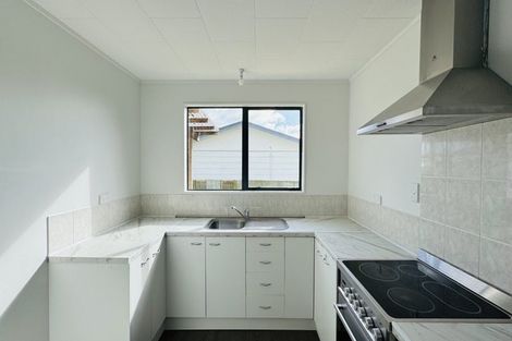 Photo of property in 47a Sutton Crescent, Papakura, 2110