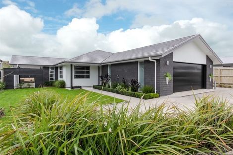 Photo of property in 4 Pebble Beach Court, Waiwhakaiho, New Plymouth, 4312