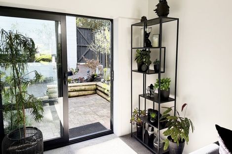Photo of property in 1/9a Wyvern Place, Glenfield, Auckland, 0629