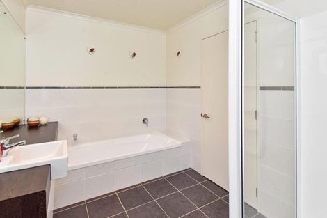 Photo of property in 17 Turnberry Drive, Wattle Downs, Auckland, 2103