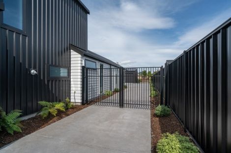 Photo of property in 18 Pukenamu Road, Rainbow Point, Taupo, 3330