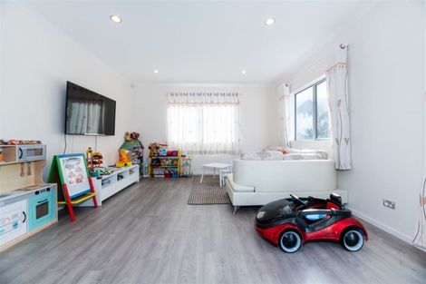 Photo of property in 23 Vino Cina Heights, Ranui, Auckland, 0612