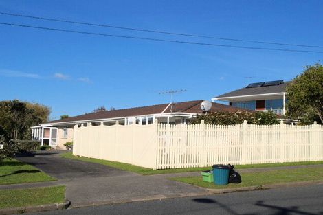 Photo of property in 125 Litten Road, Cockle Bay, Auckland, 2014