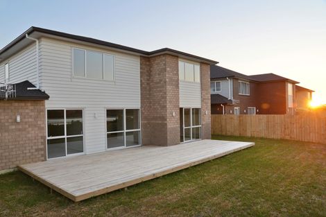 Photo of property in 3 Iwinuku Crescent, Wattle Downs, Auckland, 2103