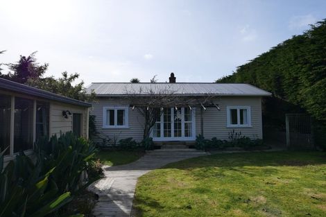 Photo of property in 3 Hemara Street, Waikanae Beach, Waikanae, 5036