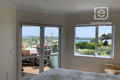 Photo of property in 7a Tindalls Bay Road, Tindalls Beach, Whangaparaoa, 0930