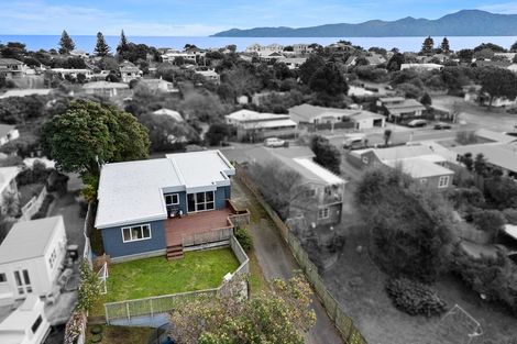 Photo of property in 33 Margaret Road, Raumati Beach, Paraparaumu, 5032