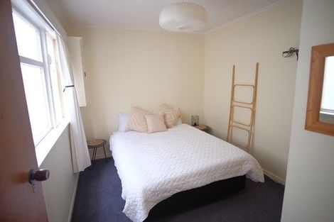 Photo of property in 82 Oriental Parade, Oriental Bay, Wellington, 6011