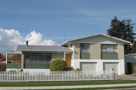 Photo of property in 79 Robinson Avenue, Holdens Bay, Rotorua, 3010