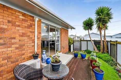 Photo of property in 13 Kowhai Street, Strandon, New Plymouth, 4312